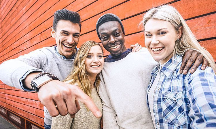 Conquistar a los millennials con SMS masivos